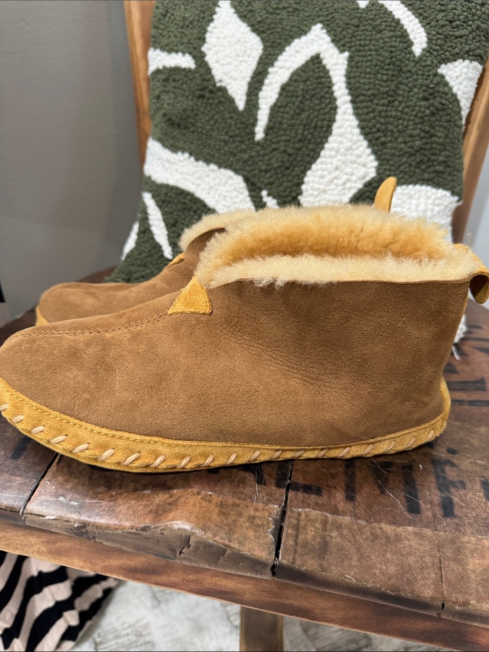 L.L. Bean wicked good Brown Suede Shearling-Lined Slipper Boots size 9 men’s